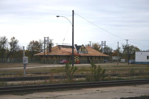 Contextual view, from the southwest, of the Portage la Prairie Canadian Pacific Railway Station, Portage la Prairie, 2005; Historic Resources Branch, Manitoba Culture, Heritage and Tourism, 2005