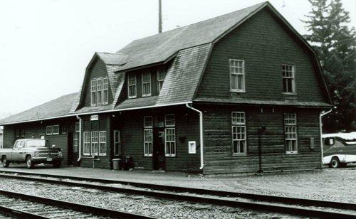 Exterior photo; B. Potyondi, Great Plains Research Consultants, 1991.