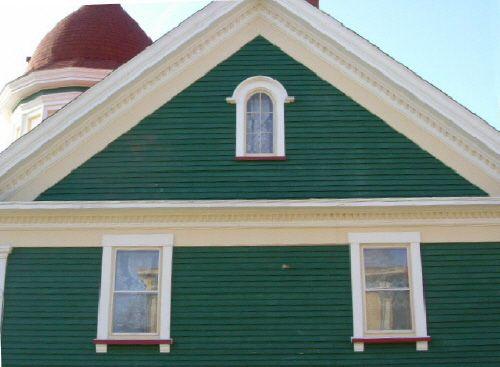 Detail of the pedimented gable on the east side of the Senator John Lovitt House, Yarmouth, NS, 2006.; Heritage Division, NS Dept. of Tourism, Culture and Heritage, 2006