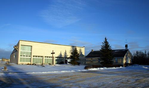 Contextual view, from the south, of Kildonan School, Winnipeg, 2005; Historic Resources Branch, Manitoba Culture, Heritage and Tourism, 2005