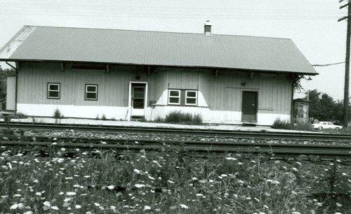 Exterior photo; (A. M. de Fort-Menares, 1994.)