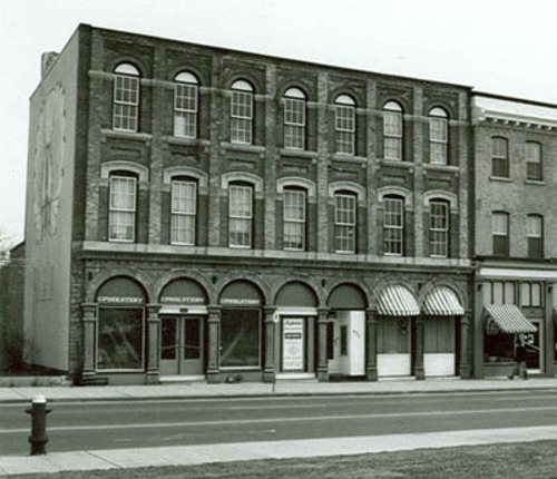 Corner view of the 419-423 Sussex Drive, showing the main façade, 1983.; Agence Parcs Canada / Parks Canada Agency, E. Moxley, 1983.