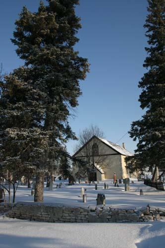 Site context view, looking north, of Kildonan Presbyterian Church, Winnipeg, 2005; Historic Resources Branch, Manitoba Culture, Heritage and Tourism, 2005