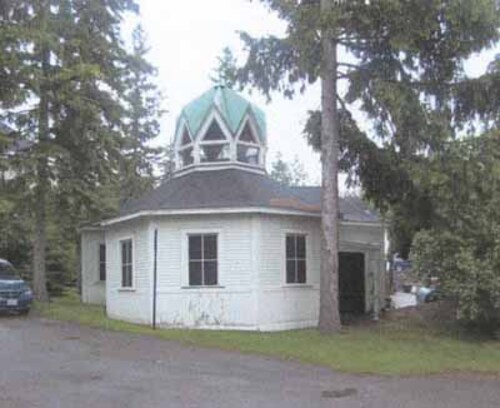 Front view of the building, 1986.; Parks Canada | Parcs Canada, 1986.