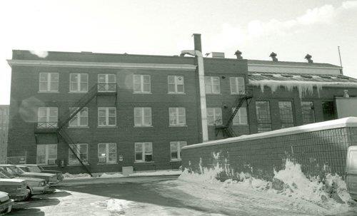 Exterior photo of the EMR Complex: Fuel Testing Laboratory, 1987.; Parks Canada Agency / Agency Parcs Canada, S. Ricketts, 1987.
