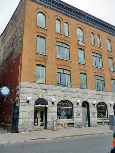 Corner view of the Office Building emphasizing the stone and brick exterior walls, 2011.; Parks Canada Agency / Agence Parcs Canada, M. Therrien, 2011.
