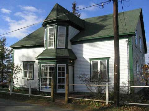 de Olloqui House, south face, 2004; Village of Rexton