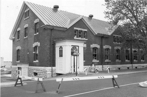 Corner view of the Old Gymnasium, 1988.; Department of National Defence / Ministère de la Défense nationale, KNC, 1988.