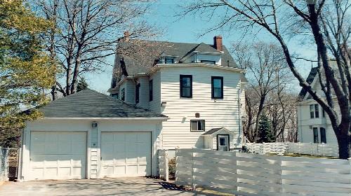 Rear view of the Admiral's House, showing its wood frame construction, 1990.; Department of National Defence / Ministère de la Défense nationale, 1990.