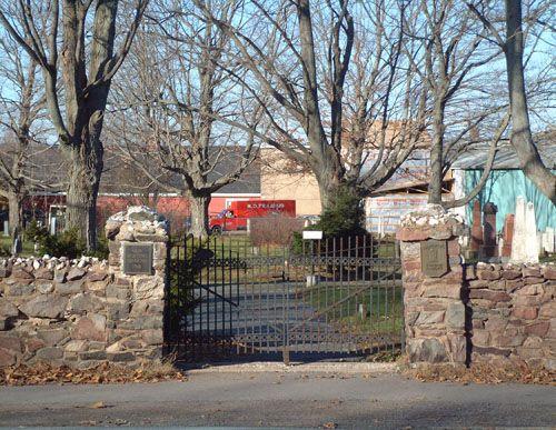 Main entrance and rubble wall, Old Burying Ground, Wolfville, 2005.; Heritage Division, NS Dept. of Tourism, Culture and Heritage, 2005.