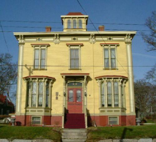 The facade of the George and Mary Ellen Guest House, Yarmouth, NS, 2006.; Heritage Division, NS Dept. of Tourism, Culture and Heritage, 2006