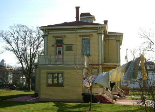 The back (north) side of the George and Mary Ellen Guest House, Yarmouth, NS, 2006.; Heritage Division, NS Dept. of Tourism, Culture and Heritage, 2006