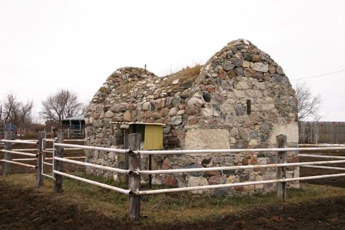 Primary elevations, from the northeast, of the Old Deloraine Bank Vault, Deloraine region, 2006; Historic Resources Branch, Manitoba Culture, Heritage, Tourism and Sport, 2005