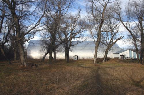 Contextual view, from the south, of the Poplar Point Memorial Rink, Poplar Point, 2005; Historic Resources Branch, Manitoba Culture, Heritage, Tourism and Sport, 2005