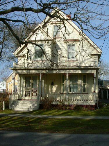 Front elevation of the Alfred Shaw House, Yarmouth, NS 2006; Heritage Division, NS Dept. of Tourism, Culture & Heritage, 2006
