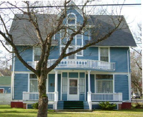 The facade of the J. Murray Lawson House, Yarmouth, NS, 2006.; Heritage Division, NS Dept. of Tourism, Culture & Heritage, 2006