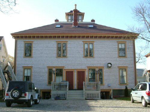 The back (east) side of the MacKinnon-Cann House, Yarmouth, NS, 2006.; Heritage Division, NS Dept. of Tourism, Culture and Heritage, 2006