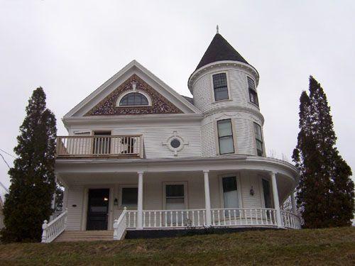 Front facade, Oakes House, Wolfville, NS, 2006.; Heritage Division, NS Dept. of Tourism, Culture and Heritage, 2006