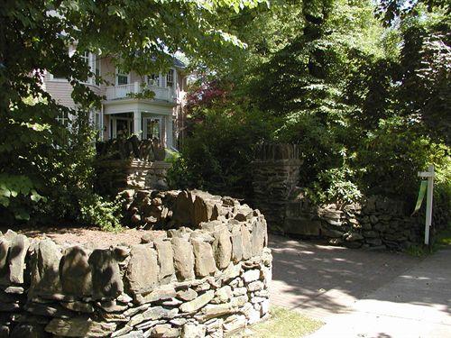 Senator William Dennis House, Jubilee Road fieldstone wall entrance, Halifax, Nova Scotia, 2005.; HRM Planning and Development Services, Heritage Property Program, 2005.