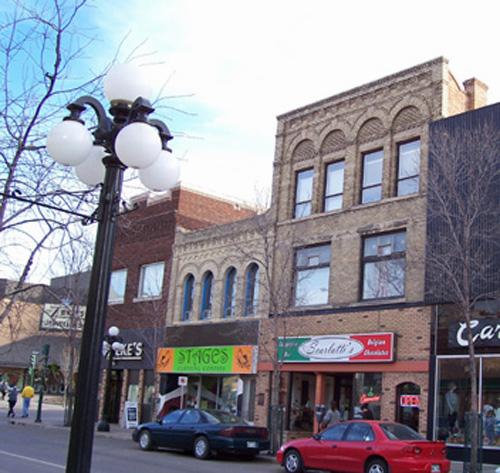 Contextual view, from the northwest, showing the Burchill and Howey Block, Brandon, 2005; Historic Resources Branch, Manitoba Culture, Heritage, Tourism and Sport, 2005