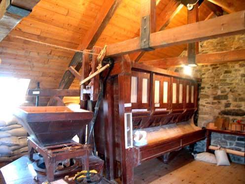 Intérieur du moulin à eau de L'Isle-aux-Coudres; Ministère de la Culture et des Communications, Jean-François Rodrigue, 2004