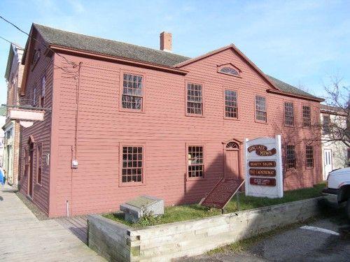230 St. George Street, Annapolis Royal, N.S., South Elevation, 2005.; Heritage Division, NS Dept. of Tourism, Culture and Heritage, 2005								
