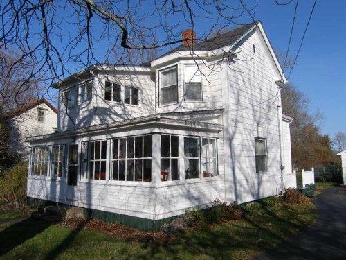 680 St. George Street, Annapolis Royal, N.S., north east elevation, 2005.; Heritage Division, NS Dept. of Tourism, Culture and Heritage, 2005