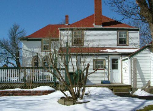 The rear elevation of Murray Manor, Yarmouth, NS, 2006.; Heritage Division, NS Dept of Tourism, Culture & Heritage, 2006
