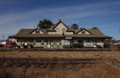 Canadian Northern Station Building and Roundhouse Site Complex Provincial Historic Resource, Big Valley (September 2001); Alberta Culture and Community Spirit, Historic Resources Management Branch, 2001