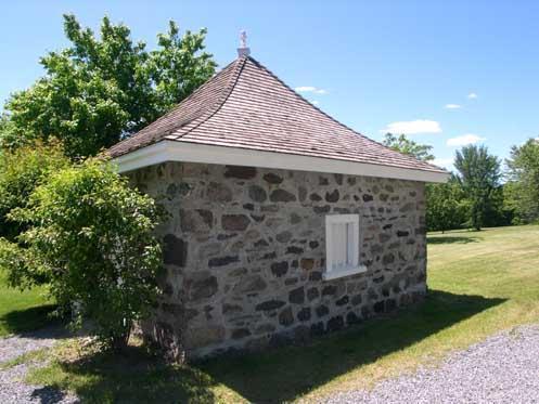 Annexe du manoir Rolland; Ministère de la Culture et des Communications, Jean-François Rodrigue, 2004