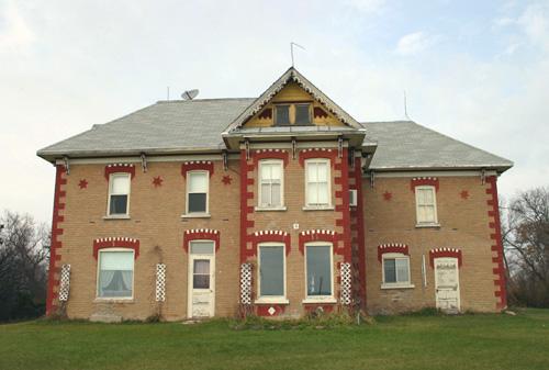 Primary elevations, from the south, of the Shaver House, Killarney area, 2005; Historic Resources Branch, Manitoba Culture, Heritage, Tourism and Sport, 2005