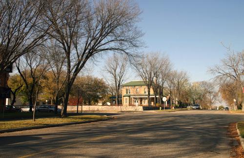 Contextual View, from the south, of the Villa Louise, Brandon, 2005; Historic Resources Branch, Manitoba Culture, Heritage and Tourism, 2005