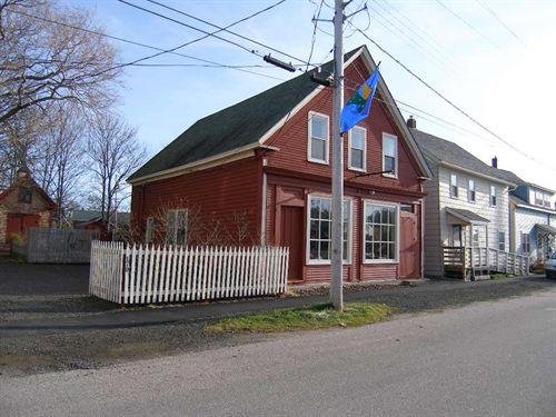 170 St. George Street, Annapolis Royal, N.S., North West Elevation, 2005.; Heritage Division, NS Dept. of Tourism, Culture and Heritage, 2005