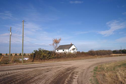 Contextual view, from the southwest, of Northfield School. Millford area, 2005; Historic Resources Branch, Manitoba Culture, Heritage and Tourism, 2005
