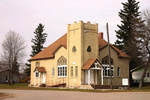 Contextual view, from the southeast, of Baldur United Church, Baldur, 2005; Historic Resources Branch, Manitoba Culture, Heritage and Tourism, 2005