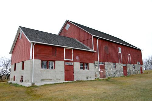 Primary elevation, from the southwest, of the Anderson Barn, Forrest area, 2005; Historic Resources Branch, Manitoba Culture, Heritage, Tourism and Sport, 2005