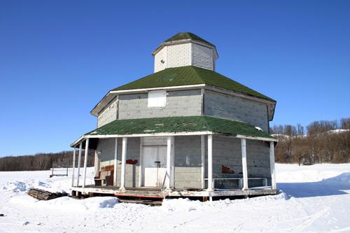 Primary elevation, from the southeast, of the Minnedosa Agricultural Society Display Building, Minnedosa, 2005; Historic Resources Branch, Manitoba Culture, Heritage and Tourism, 2005