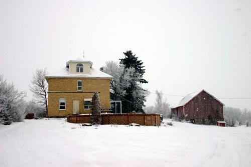 Primary elevation, from the south, of the Armstrong Homestead, Boissevain area, 2005; Historic Resources Branch, Manitoba Culture, Heritage and Tourism, 2005