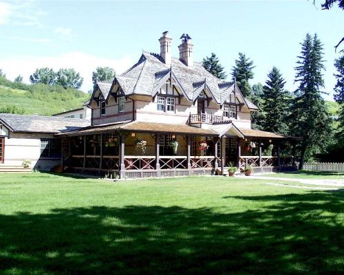The William Roper Hull Ranche House Provincial Historic Resource, Calgary (March 2000); Alberta Culture and Community Spirit, Historic Resources Management Branch, 2000