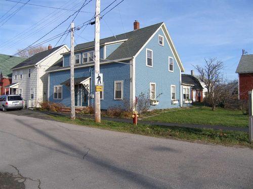 176 St. George Street, Annapolis Royal, N.S., south-west elevation, 2005.; Heritage Division, NS Dept. of Tourism, Culture and Heritage, 2005