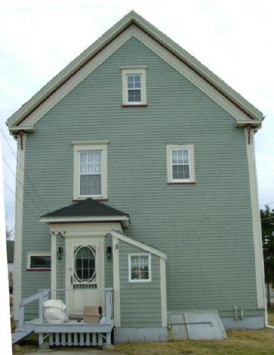 Rear elevation of the Capt. Charles Carty House, Dayton, Yarmouth County, NS, 2006.; Heritage Division, NS Dept. of Tourism, Culture & Heritage, 2006