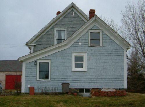The back of the William Winter House, Brenton, Yarmouth County, NS, 2006.; Heritage Division, NS Dept. of Tourism, Culture & Heritage, 2006
