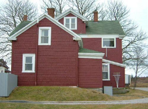 The rear elevation of the Jacob Tedford House, Dayton, Yarmouth County, NS, 2006.; Heritage Division, NS Dept. of Tourism, Culture & Heritage, 2006