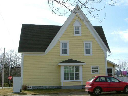 The rear elevation of the Andrew Lovitt House, Milton Highlands, Yarmouth County, NS, 2006.; Heritage Division, NS Dept. of Tourism, Culture & Heritage, 2006