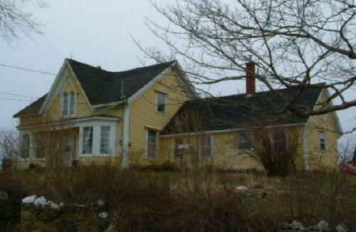 A northeast perspective of the James H. Vickery House, South Ohio, Yarmouth County, NS, 2006.; Heritage Division, NS Dept of Tourism, Culture & Heritage, 2006