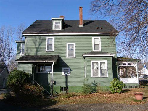 703-705 St. George Street, Annapolis Royal, N.S., east elevation, 2005.; Heritage Division, NS Dept. of Tourism, Culture and Heritage, 2005								

