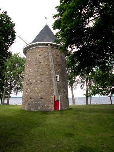 Moulin à vent de Pointe-Claire; Ministère de la Culture et des Communications, Jean-François Rodrigue, 2004