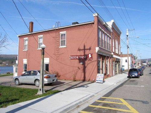 239-241 St. George Street, Annapolis Royal, N.S., south elevation, 2005.; Heritage Division, NS Dept. of Tourism, Culture and Heritage, 2005								
