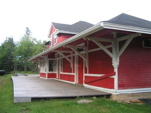 Musquodoboit Harbour Railway Museum, large overhang brackets, horizontal trim boards, corner pilasters, Musquodoboit Harbour, Nova Scotia, 2005.; Heritage Division, NS Dept. of Tourism, Culture and Heritage, 2005.