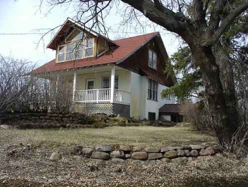 The Greenridge Farm Provincial Historic Resource, near Dewberry (April 2004); Alberta Culture and Community Spirit, Historic Resources Management Branch, 2004
